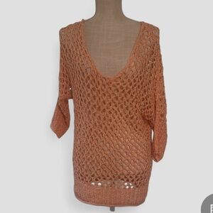 Day trip 
 Color Peach 🍑 
 Excellent condition
Medium